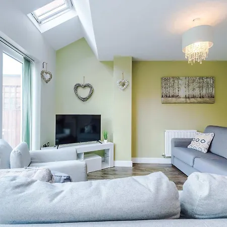 Large Townhouse By The Etihad & Coop Live Arena With Free Parking *