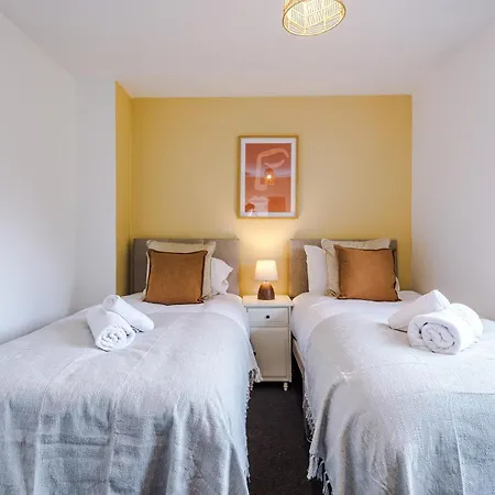 בית נופש Stylish - 5g Wifi - Free Off-road Parking - Sleeps 7