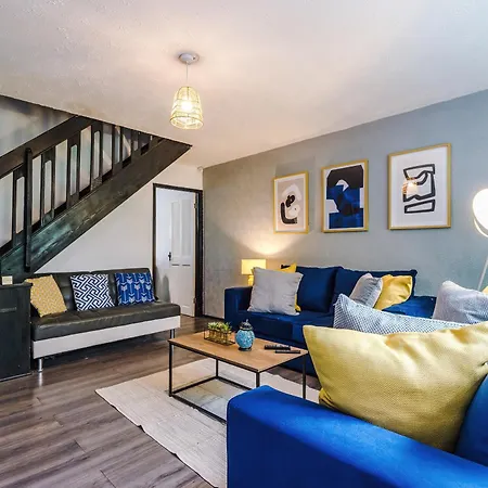 בית נופש Stylish - 5g Wifi - Free Off-road Parking - Sleeps 7 *