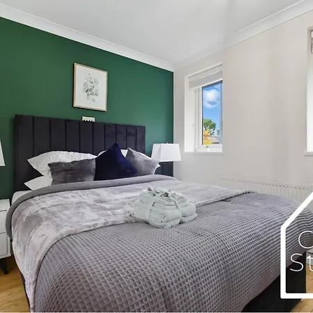 Spacious 4 Bedroom House With Pool Table And Pac-man Games In The Centre 펜션 *