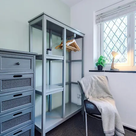 בית נופש Stylish - 5g Wifi - Free Off-road Parking - Sleeps 7