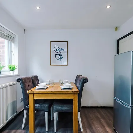 Stylish - 5g Wifi - Free Off-road Parking - Sleeps 7 מנצ'סטר