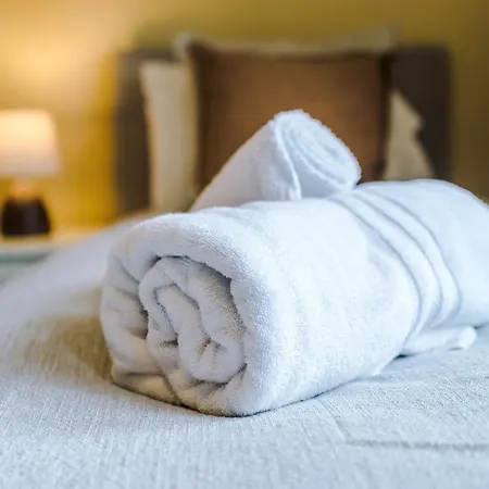 Stylish - 5g Wifi - Free Off-road Parking - Sleeps 7 בית נופש