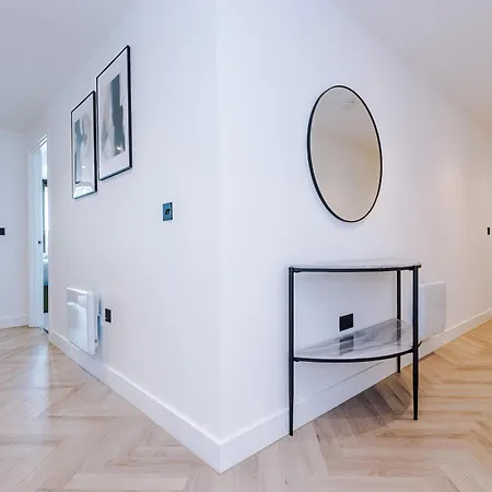 Stylish 2 Bed 2 Bath In *