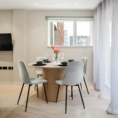 2 Bed Modern Flat, Castlefield, Citycentre, Parking, Self-checkin, Sleeps 4, Balcony, Wifi, Views Μάντσεστερ