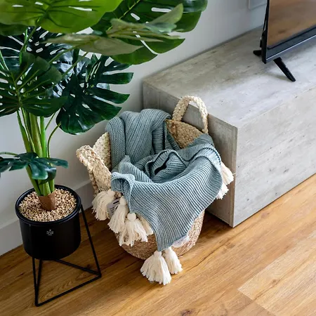 Center 28 Day Perks From May, Family And Business Travel Hideaway,parking, Walking Distance To Amenities