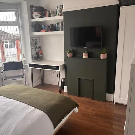 ベッド・アンド・ブレックファスト Modern & Cosy In The Heart Of Breakfast Included *