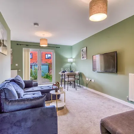 Stylish 2-bedroom In Salford - 5 Guests *
