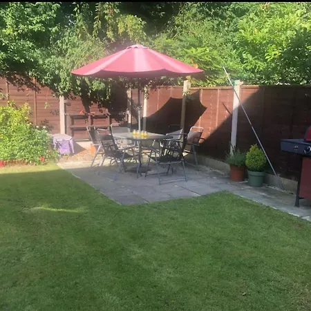 ベッド・アンド・ブレックファスト Modern & Cosy In The Heart Of Breakfast Included