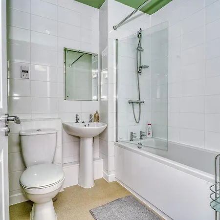 Stylish 2-bedroom In Salford - 5 Guests Prázdninový dům *