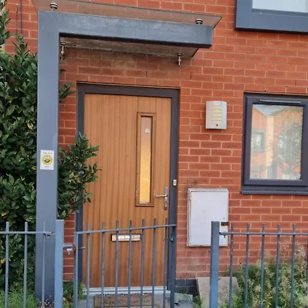 Stylish 2-bedroom In Salford - 5 Guests Сasa de vacaciones *