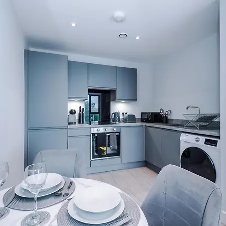 Stylish 1-bed Fast Wi-fi Easy Access To *