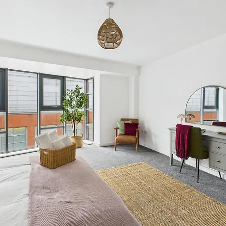 Apartment Wild Roses Serviced - Arndale *