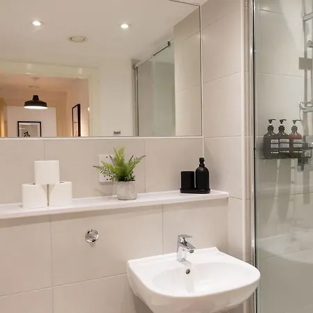 Апартаменты Modern 2 Bed - Next To Ao Arena & Picadilly Station - - Parking & Local Transport Links Манчестер