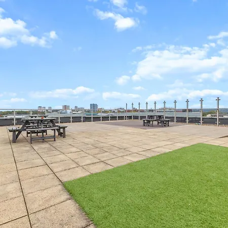Modern 2br Urban Nest In Salford, For 4 아파트