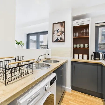 Apartment Wild Roses Serviced - Arndale *