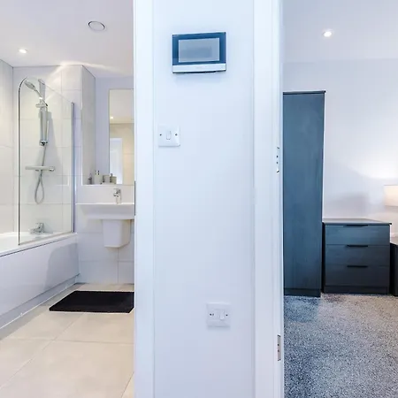 Stylish 1-bed Fast Wi-fi Easy Access To Apartment