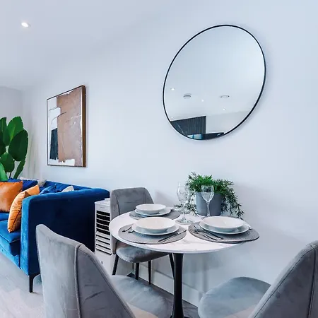 Stylish 1-bed Fast Wi-fi Easy Access To *