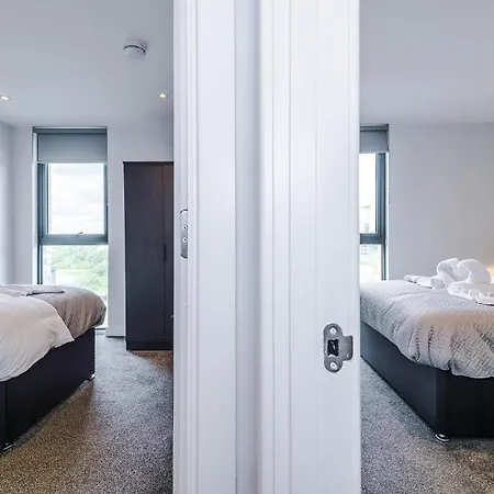 Apartment Modern 2br Parking Great Location & Amenities *