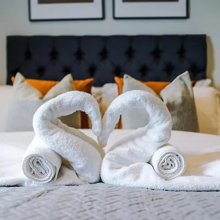 Apartment Modern 2br Parking Great Location & Amenities Manchester