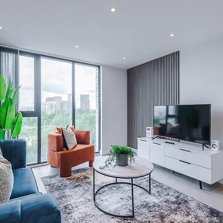 Modern 2br Parking Great Location & Amenities Apartment *