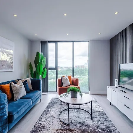 Modern 2br Parking Great Location & Amenities Apartment *