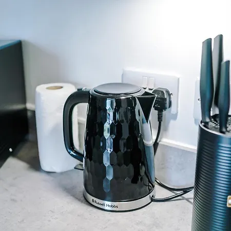 Modern 2br Parking Great Location & Amenities Apartment