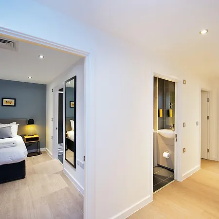 מלון דירות Staycity Piccadilly 4*