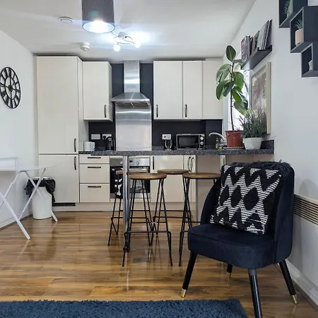 Lord Street With Free Parking & Wifi- Salford Uni, Victoria Station, Ao Arena Апартаменты Манчестер