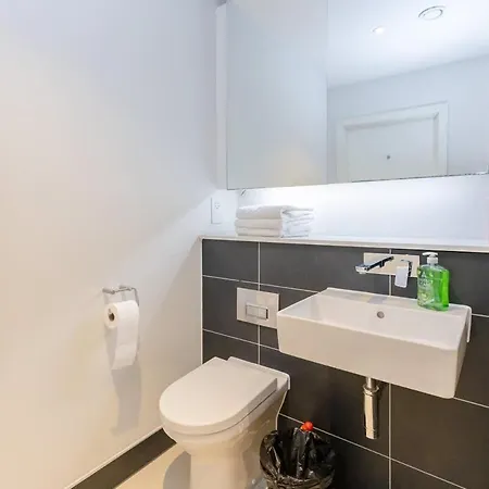 Park View 3 Bed Ensuite Only 5 Min Walk To Arndale Apartment *