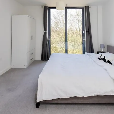 Stylish 3-bed Near Victoria Apartament Manchester