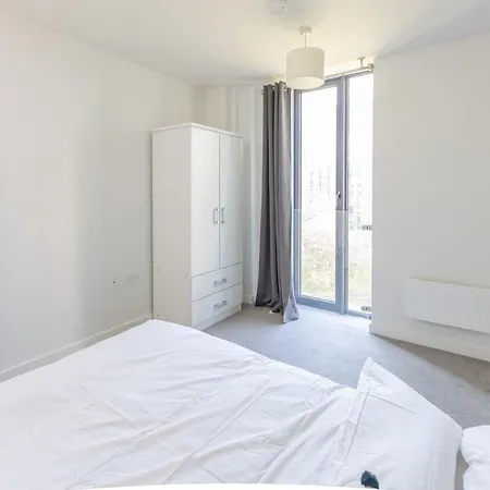 Apartment Park View 3 Bed Ensuite Only 5 Min Walk To Arndale *