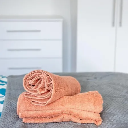 Joyful Management - A Mordern Semi-detached House With 3 Bedroom