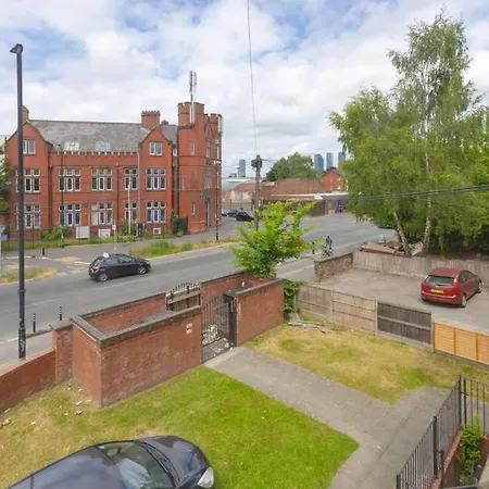 Cozy 2 Bedroom In Quiet M16 Area Prefect For Friends Or Couples Appartement *