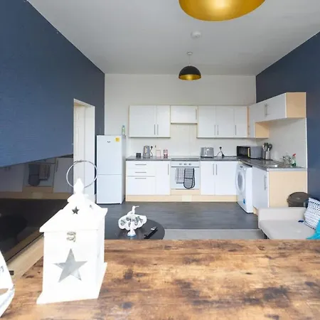 Cozy 2 Bedroom In Quiet M16 Area Prefect For Friends Or Couples Appartement