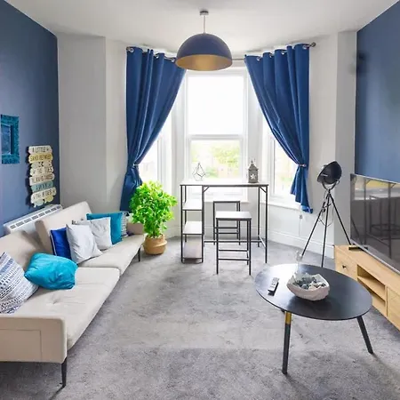 Cozy 2 Bedroom In Quiet M16 Area Prefect For Friends Or Couples *