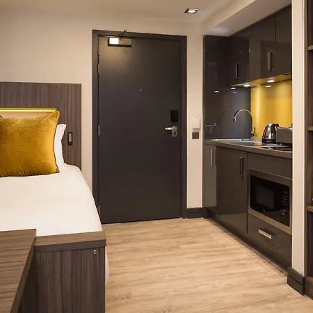 Appart hôtel Roomzzz Victoria 4*