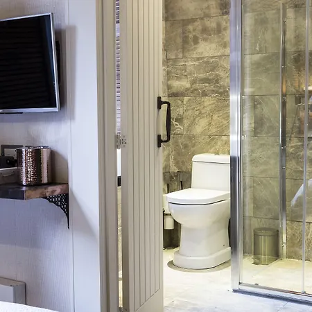 The Cow Hollow Hotel Manchester