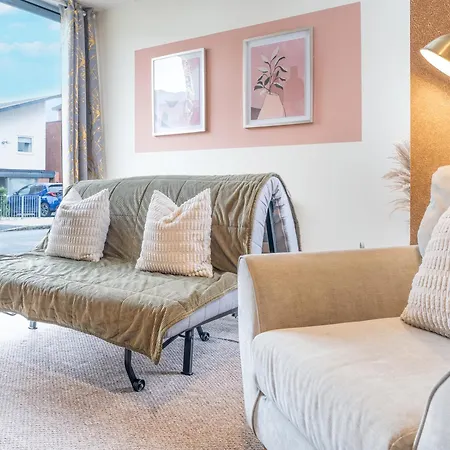 Contractor Near The Centre With Two Free Parking Spaces