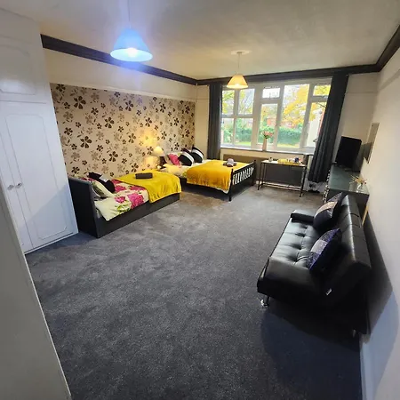 Charming Tudor White House Free Wifi * Manchester