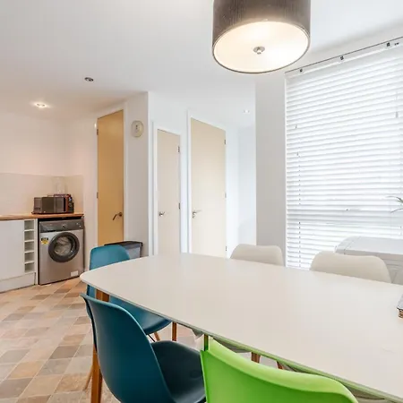 Haven - Coop Live - Etihad - Sleeps 9 - Free Parking