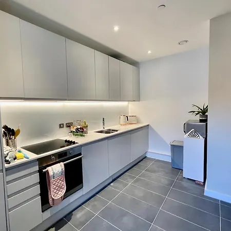 Stylish Townhouse With Parking - Pass The Keys Vakantiehuis