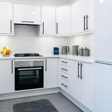 Modern 3-bed Townhouse Centre Free Parking