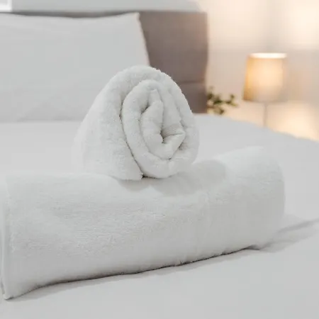 Haven - Coop Live - Etihad - Sleeps 9 - Free Parking *