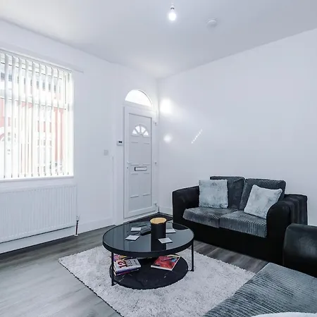 Hébergement de vacances Newly Refurbished 2 Bed House With Free Parking & 15 Mins To Centre By Kammili