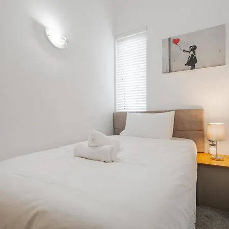 Haven - Coop Live - Etihad - Sleeps 9 - Free Parking