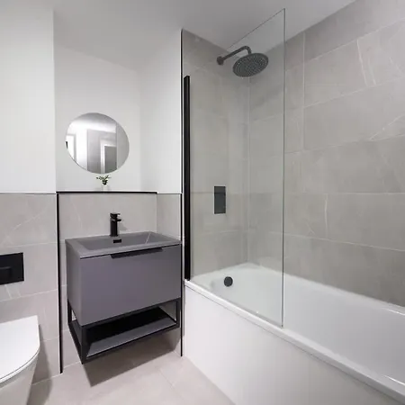 Joyful Group - Warm 2 Bed Ensuite Near Centre And Old Trafford Manchester