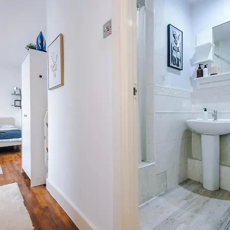 2br Heights Sleeps 7 Parking & Wifi *