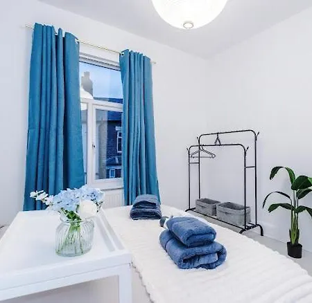 Sleep7, Pool Table, Ttennis, Free Parking, 3br *