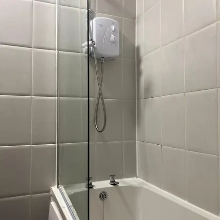 Joyful Management -top Floor With Feel Deco In M16 Apartment Manchester